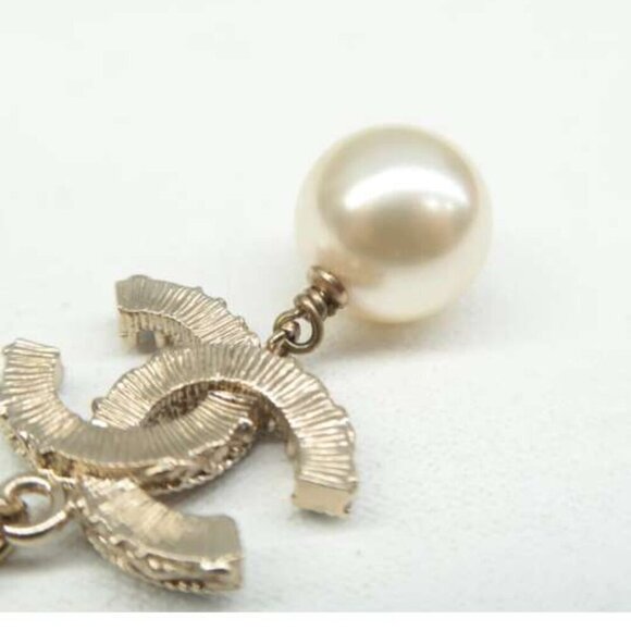 100% Authentic CHANEL Gold-Plated Pearls CC Shape Necklace - Picture 7 of 11